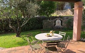 Villa provençale au calme entourée de verdure, animaux de compagnie acceptés !